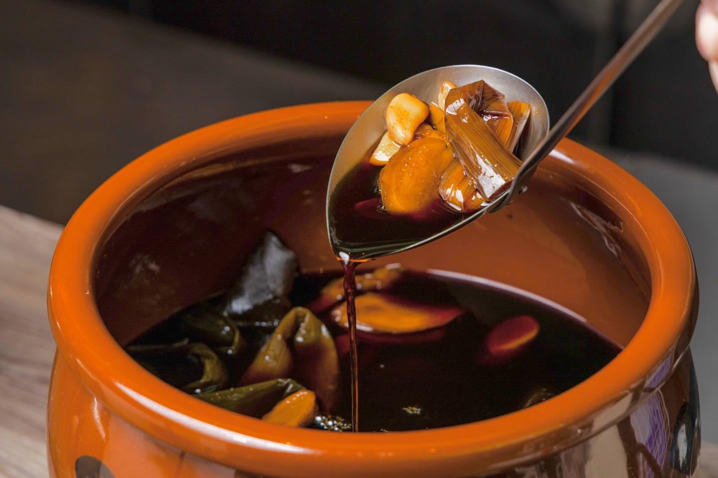 自家製ブレンドとした熟成スタミナタレを使用しています〈愛知焼肉/豊橋焼肉〉